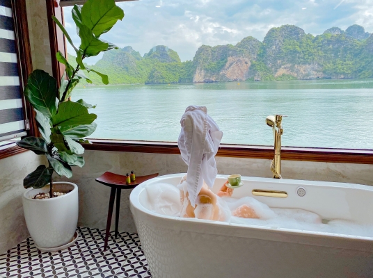 Top 10 du thuyền Hạ Long có bồn tắm xịn xò nhất tuyến Lan Hạ